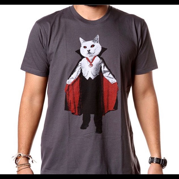 ISO (NOT for sale) Vampire Cat T-shirt, Men’s L - Picture 1 of 1
